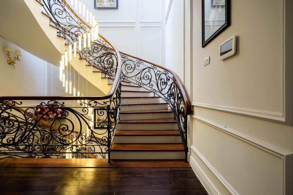 Cầu thang biệt thự